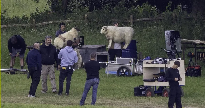 سه کیسه پر: یک فیلم کارآگاه گوسفندی ( Three Bags Full: A Sheep Detective Movie)